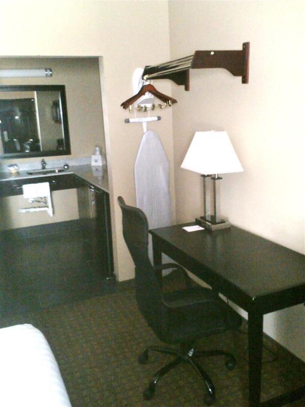 Rodeway Inn Dilley Phòng bức ảnh